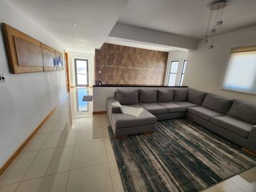 MODERNA CASA EN VENTA ZONA VALLES