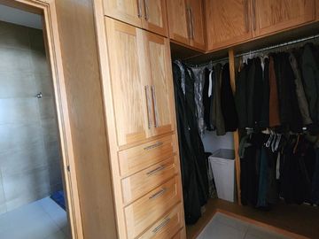 MODERNA CASA EN VENTA ZONA VALLES