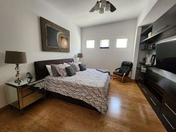MODERNA CASA EN VENTA ZONA VALLES