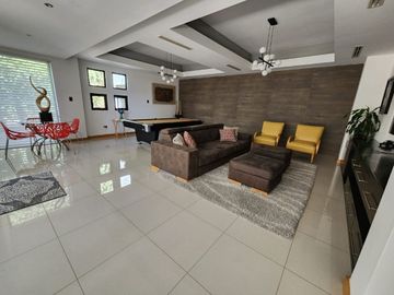 MODERNA CASA EN VENTA ZONA VALLES
