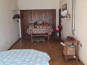 Casa en  venta tres dormitorios, Arguello Zona norte