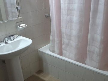 Casa en  venta tres dormitorios, Arguello Zona norte