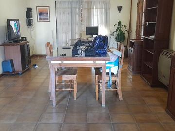 Casa en  venta tres dormitorios, Arguello Zona norte