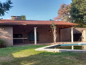 Casa en  venta tres dormitorios, Arguello Zona norte