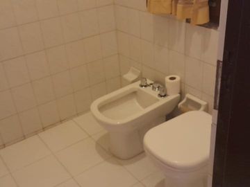 Casa en  venta tres dormitorios, Arguello Zona norte