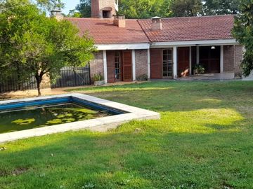 Casa en  venta tres dormitorios, Arguello Zona norte