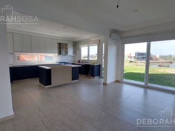Casa en  Venta  -a la laguna - El Canton- Escobar- Zona Norte-6 ambientes-