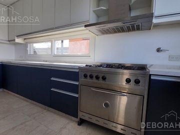 Casa en  Venta  -a la laguna - El Canton- Escobar- Zona Norte-6 ambientes-