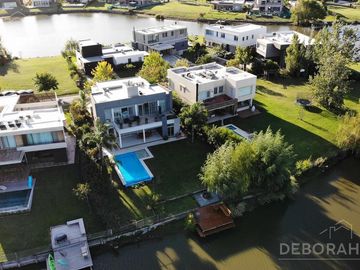 Casa en  Venta  -a la laguna - El Canton- Escobar- Zona Norte-6 ambientes-
