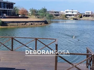 Casa en  Venta  -a la laguna - El Canton- Escobar- Zona Norte-6 ambientes-