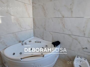 Casa en  Venta  -a la laguna - El Canton- Escobar- Zona Norte-6 ambientes-