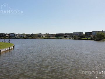 Casa en  Venta  -a la laguna - El Canton- Escobar- Zona Norte-6 ambientes-