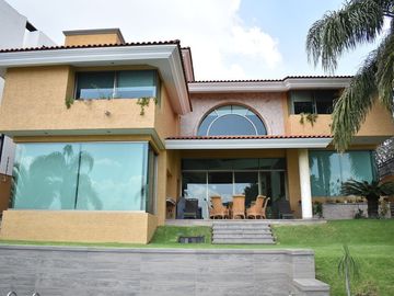 Casa en venta   de lujo con vista panóramica y alberca en el Palomar