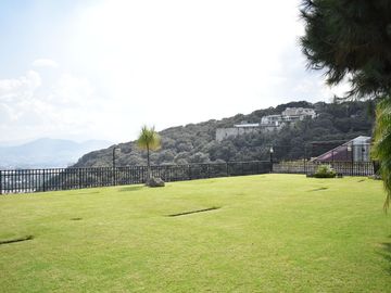 Casa en venta   de lujo con vista panóramica y alberca en el Palomar
