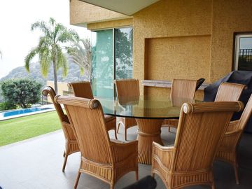 Casa en venta   de lujo con vista panóramica y alberca en el Palomar