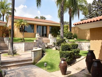 Casa en venta   de lujo con vista panóramica y alberca en el Palomar