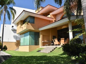 Casa en venta   de lujo con vista panóramica y alberca en el Palomar