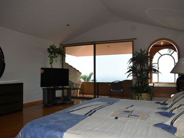 Casa en venta   de lujo con vista panóramica y alberca en el Palomar