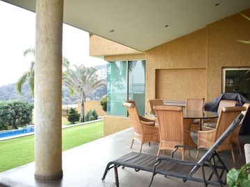 Casa en venta   de lujo con vista panóramica y alberca en el Palomar