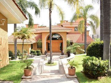 Casa en venta   de lujo con vista panóramica y alberca en el Palomar