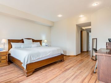 Departamento en Bosque Real , con vista al campo de golf.