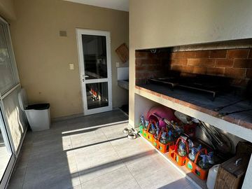 VENDO Casa en Cadaques (Funes Hills)