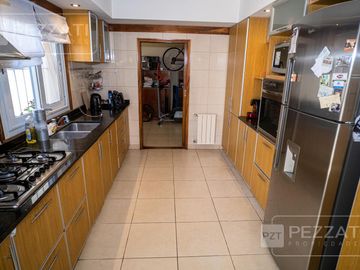 Chalet  en venta Zona Parque Luro. Impecable estado