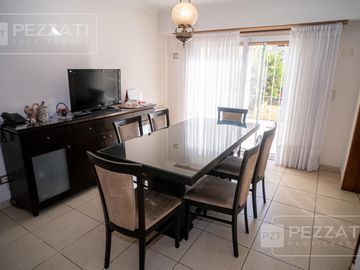 Chalet  en venta Zona Parque Luro. Impecable estado