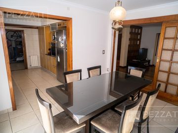 Chalet  en venta Zona Parque Luro. Impecable estado