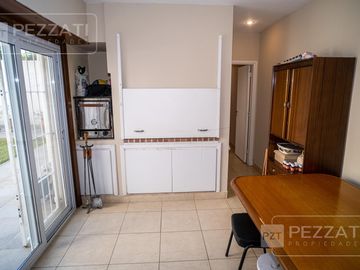 Chalet  en venta Zona Parque Luro. Impecable estado
