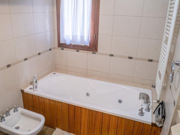 Chalet  en venta Zona Parque Luro. Impecable estado