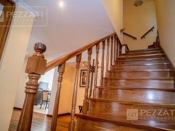 Chalet  en venta Zona Parque Luro. Impecable estado