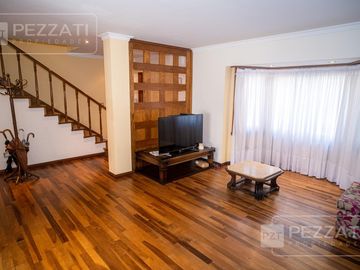 Chalet  en venta Zona Parque Luro. Impecable estado