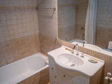 Chalet  en venta Zona Parque Luro. Impecable estado