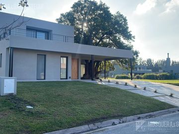 Casa en venta en Calesa Pilara