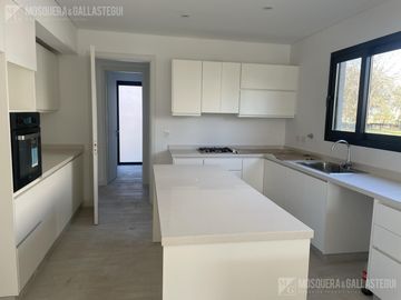 Casa en venta en Calesa Pilara