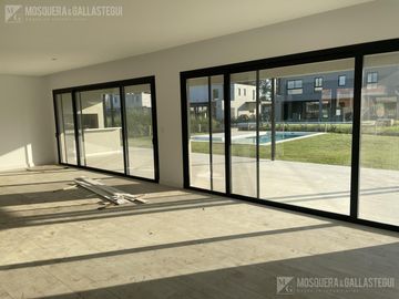 Casa en venta en Calesa Pilara