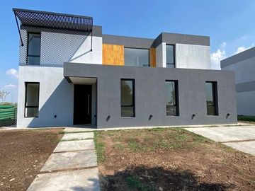 Casa en venta - 5 Dormitorios 5 Baños 2 Cocheras - 320Mts2 - Escobar