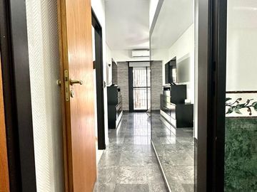 CASA 5 AMBIENTES SOBRE LOTE PROPIO CON PILETA PARRILLA Y TRES COCHERAS EN BARRACAS VENTA