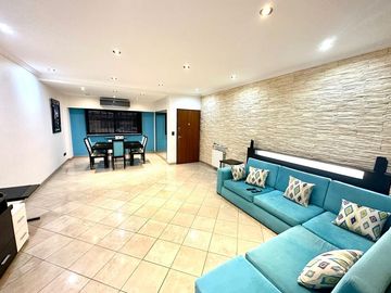 CASA 5 AMBIENTES SOBRE LOTE PROPIO CON PILETA PARRILLA Y TRES COCHERAS EN BARRACAS VENTA