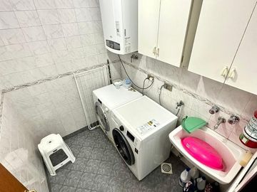 CASA 5 AMBIENTES SOBRE LOTE PROPIO CON PILETA PARRILLA Y TRES COCHERAS EN BARRACAS VENTA