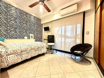 CASA 5 AMBIENTES SOBRE LOTE PROPIO CON PILETA PARRILLA Y TRES COCHERAS EN BARRACAS VENTA