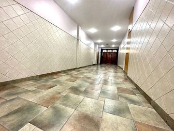 CASA 5 AMBIENTES SOBRE LOTE PROPIO CON PILETA PARRILLA Y TRES COCHERAS EN BARRACAS VENTA