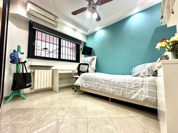 CASA 5 AMBIENTES SOBRE LOTE PROPIO CON PILETA PARRILLA Y TRES COCHERAS EN BARRACAS VENTA