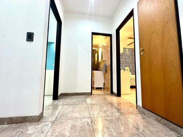 CASA 5 AMBIENTES SOBRE LOTE PROPIO CON PILETA PARRILLA Y TRES COCHERAS EN BARRACAS VENTA