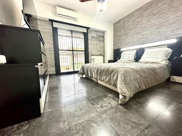 CASA 5 AMBIENTES SOBRE LOTE PROPIO CON PILETA PARRILLA Y TRES COCHERAS EN BARRACAS VENTA