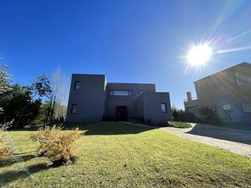 Casa en  Venta - Barrio Golf II Lote 416 de Costa Esmeralda - Fondo a la cancha de golf