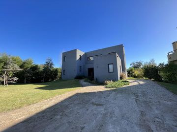 Casa en  Venta - Barrio Golf II Lote 416 de Costa Esmeralda - Fondo a la cancha de golf