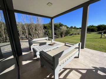 Casa en  Venta - Barrio Golf II Lote 416 de Costa Esmeralda - Fondo a la cancha de golf