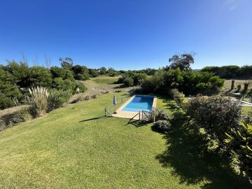 Casa en  Venta - Barrio Golf II Lote 416 de Costa Esmeralda - Fondo a la cancha de golf